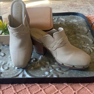 Mia tan Xenia nailhead clogs 8